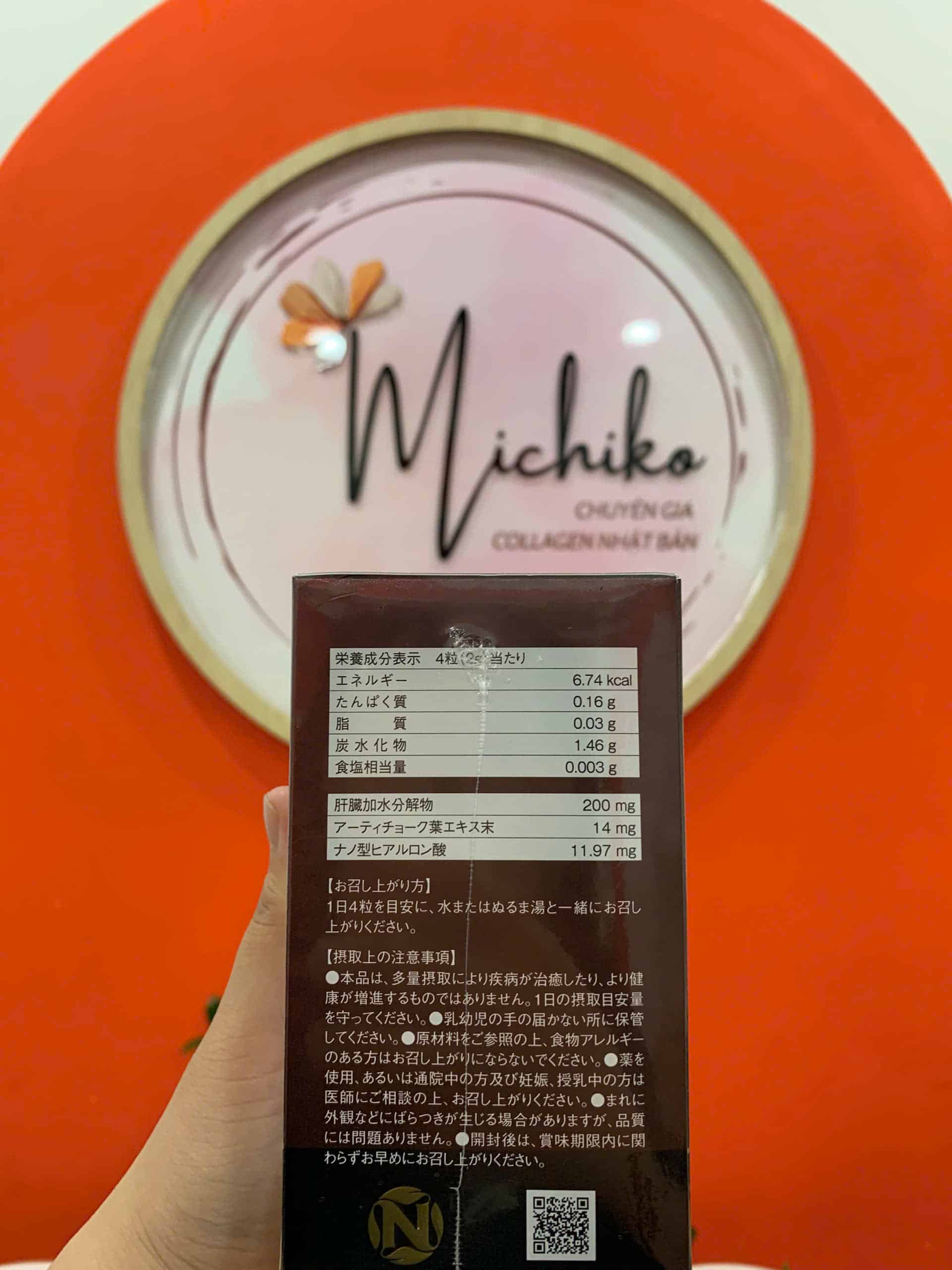 Mặt sau hộp Nano Liver EX Nichiei Bussan: bảng 栄養成分表示 cho 4 viên 2g, gan thủy phân 200mg, actiso 14mg, hyaluronic acid nano 11,97mg